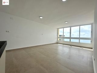 Apartament a Albufereta. Espectacular apartamento reformado con vistas al mar