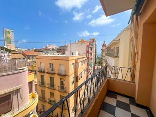 Piso en Barrio del Centro. Centrico y luminoso con vistas al casillo y al mar