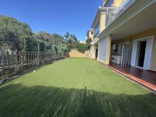 Appartement à Avenida del conchudo 8. Bajo con gran jardín privado  junto al campo de golf la cañada s