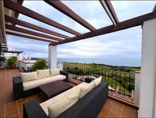 Ático en Avenida del golf 25. Exclusivo ático en portofino  vistas icónicas a gibraltar, áfric