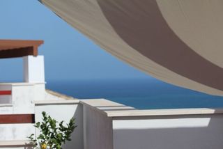 Location Attique  Avenida del golf 8. Luz y horizonte en nueva alcaidesa  donde el mediterráneo se fun