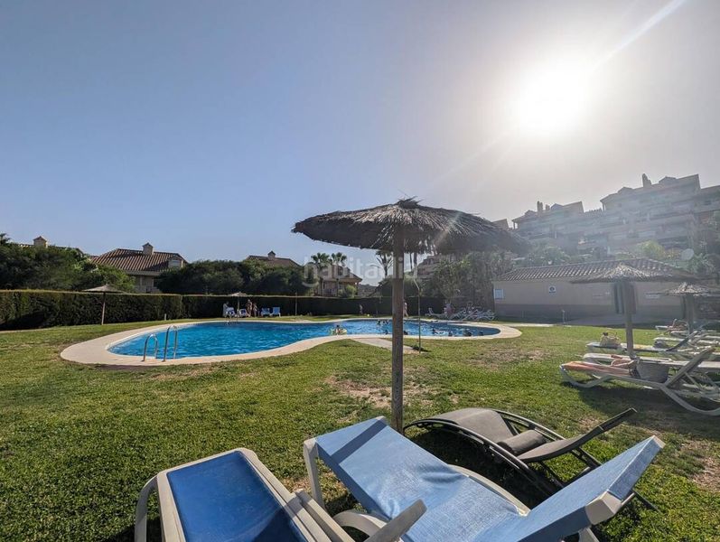 Foto c8898f29-bf4c-4510-9ed9-3fcc0a9f73fb. Semi detached house in calle colinas del mar 14 in La Alcaidesa