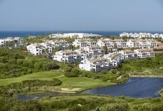 Etagenwohnung  Avenida del golf 8. Tu refugio de luz y vistas al mar en nueva alcaidesa