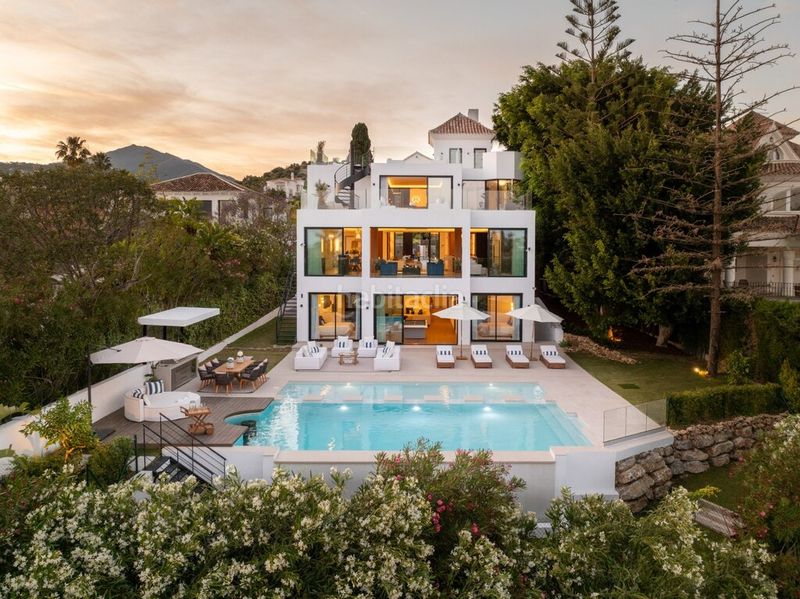 Foto 4b8abd23-1299-4664-a6fa-db44d8386155. Casa amb aparcament a Los Naranjos Marbella