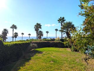 Casa in La Alcaidesa. Tu hogar exclusivo con vistas al mediterráneo y jardin privado