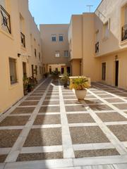 Lloguer Dúplex a Calle ávila 10. Se alquila duplex en el centro para larga duracion