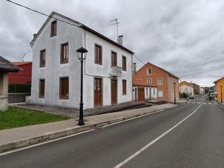 Casa  N/a. Casa para reformar en moeche
