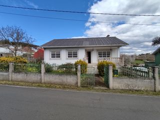 Xalet  Lugar bustelo nucleo. Se vende vivienda en mandiá. ferrol