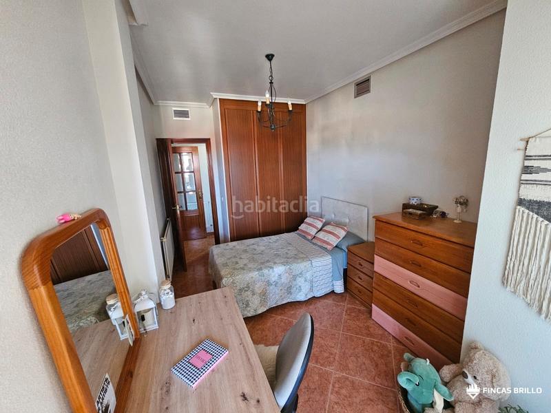 Foto 07f3be4e-dee6-4714-a55a-7877a4a5163c. Piso  en venta con piscina en los castellanos – en Cáceres