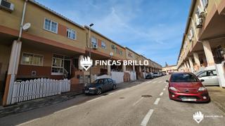 Chalet  Calle sierra de san pedro. Chalet adosado en venta en la cañada, cáceres