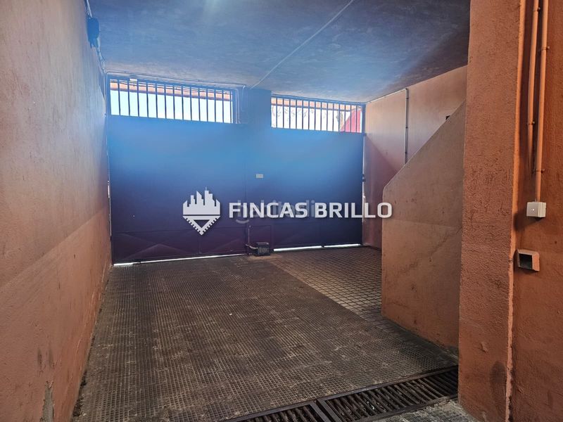 Foto d9b8d7e7-ac04-4d50-92e8-405dee72e632. Car parking in avenida de la constitución 2 in La Cañada - Aldea Moret Cáceres