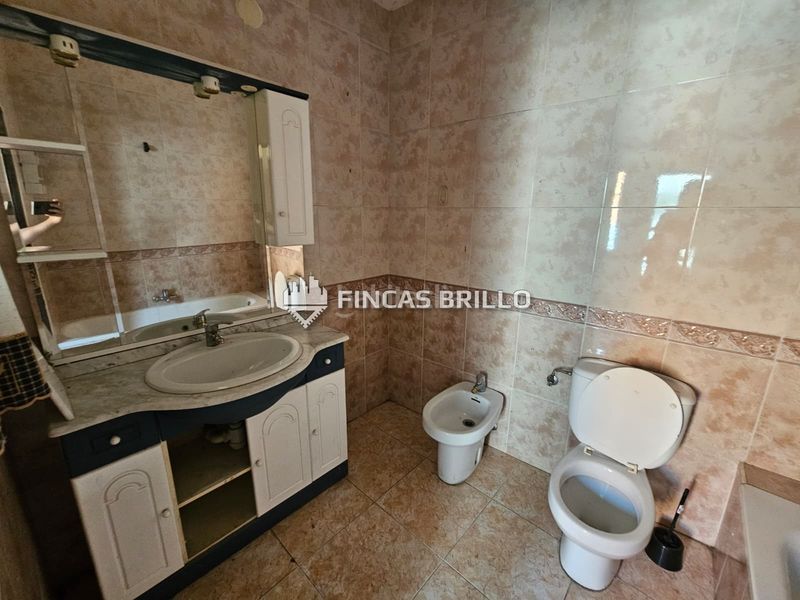 Foto cd160748-5e5a-485a-854f-fe0cdd0d2b1e. Casa adossada a Torreorgaz