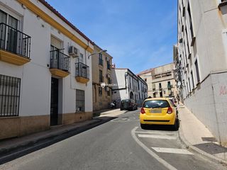 Casa adossada  Calle san justo. Exclusiva vivienda con patio, garaje y trastero en zona centro d