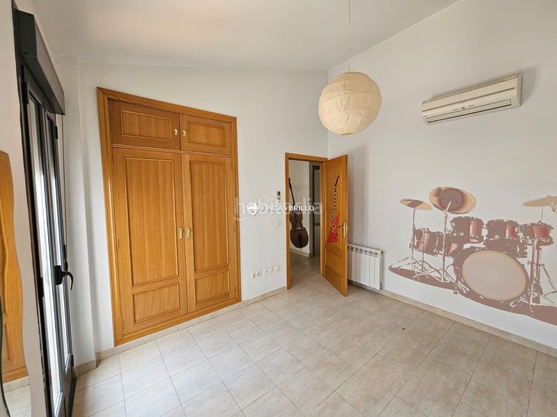Foto ba53a8d0-fbde-4a30-b72f-c40c11268222. Casa adossada amb calefacció aparcament a Casco Antiguo Cáceres