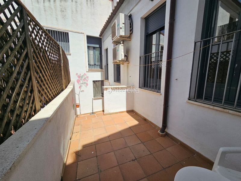 Foto c8b37799-fcee-47d2-acf2-21cf2b48fa90. Casa adossada amb calefacció aparcament a Casco Antiguo Cáceres