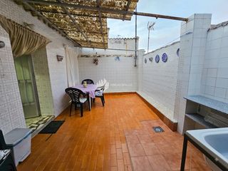Casa en Nuevo C�ceres. Casa baja con patio en llopis