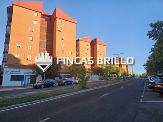 Etagenwohnung  Ronda de la pizarra. Piso de 3 dormitorios con ascensor y mejoras de eficiencia