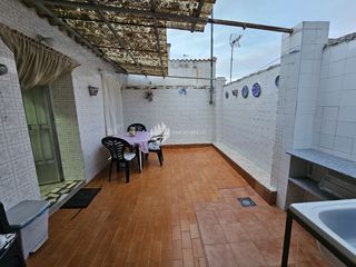 Casa adossada  Calle de el salvador. ?? casa en planta baja con patio privado en llopis