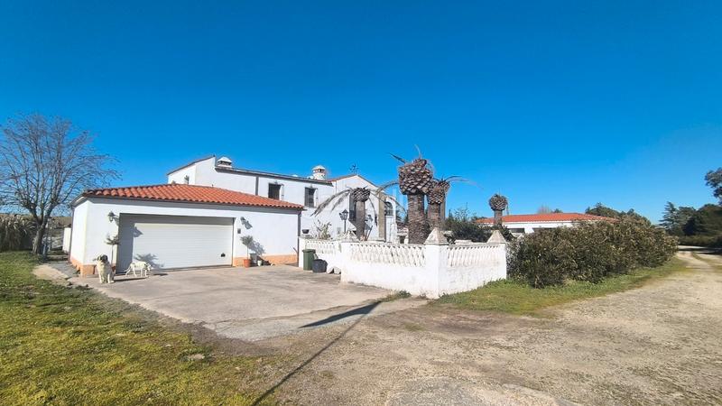 Foto 764b3466-c576-433e-8245-6616fd9d0cc0. Chalet in n/a in Casar de Cáceres