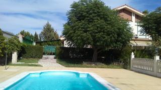Chalet  Calle la vera. Oportunidad chalet con piscina en las arenas