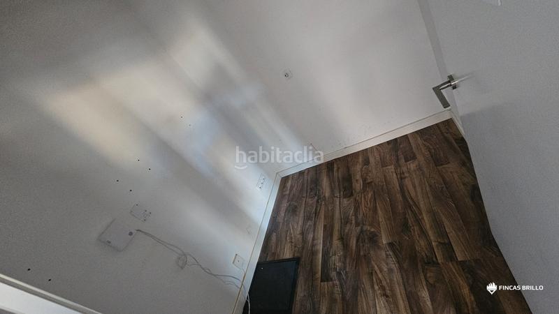 Foto af1f6f63-f068-4a04-9c9a-6b99f9bdd087. Alquiler local comercial estupendo local en mejostilla en Cáceres