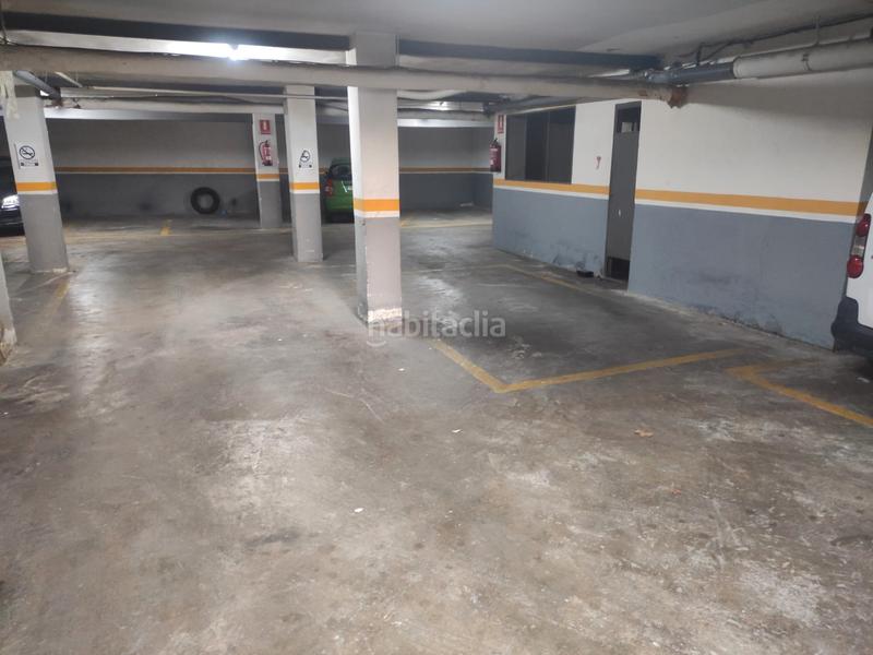 Foto ab36d4a1-7d28-4746-9eab-f27059bc70dd. Parking voiture dans avenida virgen de la montaña 9 dans Cáceres