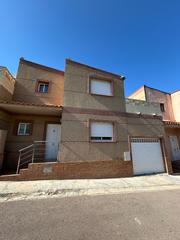 Casa adossada  Plaça poligono 2. Venta de vivienda unifamiliar adosada en gilet
