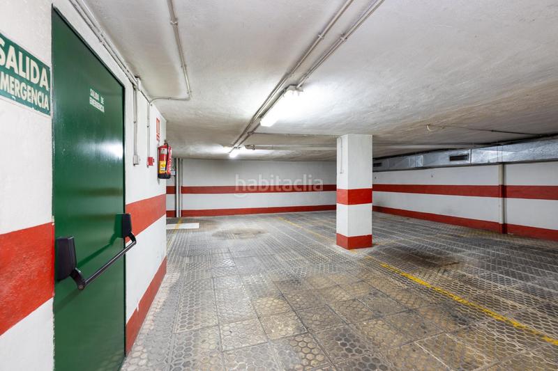 Foto 0b44754c-1dbc-47bc-8b25-d30166371b92. Car parking in avenida avenida de la constitución 44 in Granada