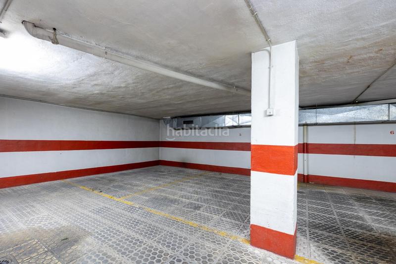 Foto acbb0a43-bffe-4655-85e6-0338c20e0a0a. Car parking in avenida avenida de la constitución 44 in Granada