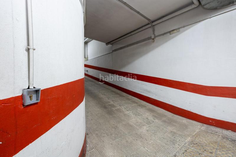 Foto c06762b6-3b91-4ac6-8e42-a681967d47d6. Car parking in avenida avenida de la constitución 44 in Granada