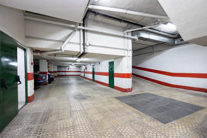 Foto dda4fea3-d6e2-40a7-97ec-db183e98f8c5. Car parking in avenida avenida de la constitución 44 in Granada