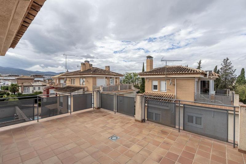 Foto 2546282e-156b-46a5-b701-3ef54a967ece. Casa en calle pedrarias 14 espectacular casa junto al c.c. serrallo en Granada