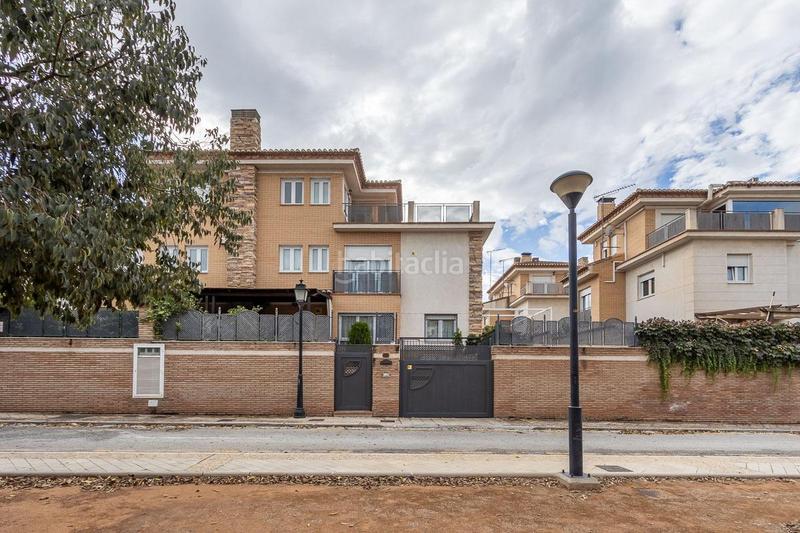 Foto 2f7d8a00-b115-448c-9257-b42721ec1024. Casa en calle pedrarias 14 espectacular casa junto al c.c. serrallo en Granada
