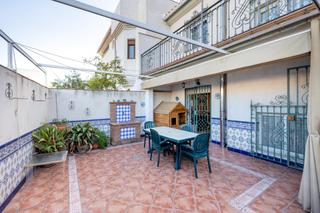 Maison à Calle clarines 17. Casa en granada capital