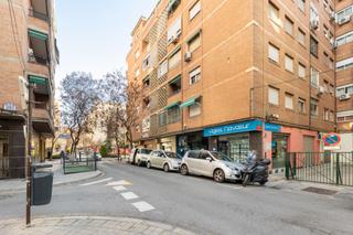 Local Comercial en Calle DOCTOR CASTROVIEJO 1