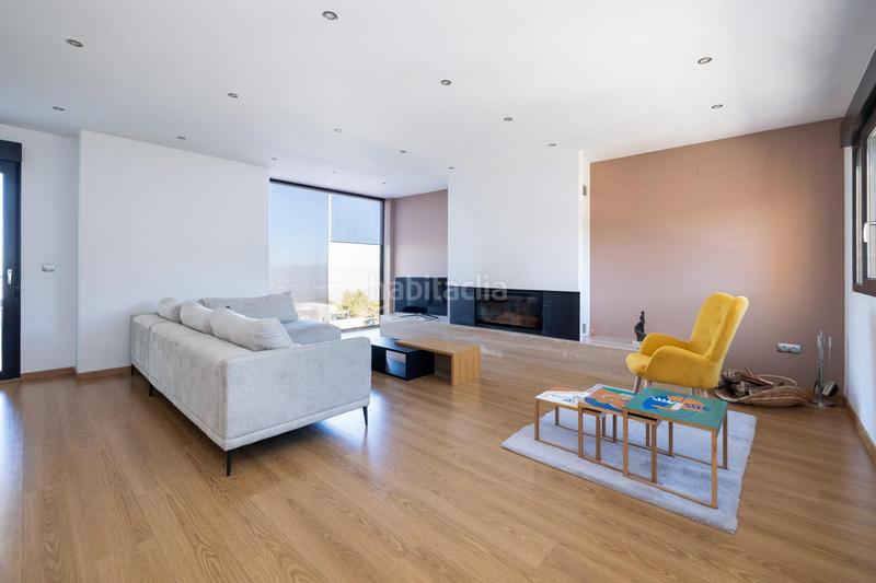 Foto 15c3b0e7-7bd4-4286-82de-902128fd973c. House in calle charinas 4 in Altos de la Zubia Zubia (La)