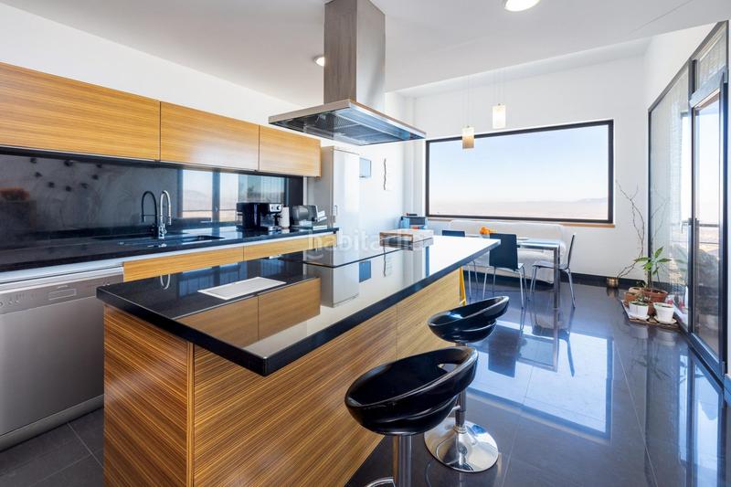 Foto 18e5f052-260a-4ce7-ae3a-783a7ff470b8. House in calle charinas 4 in Altos de la Zubia Zubia (La)