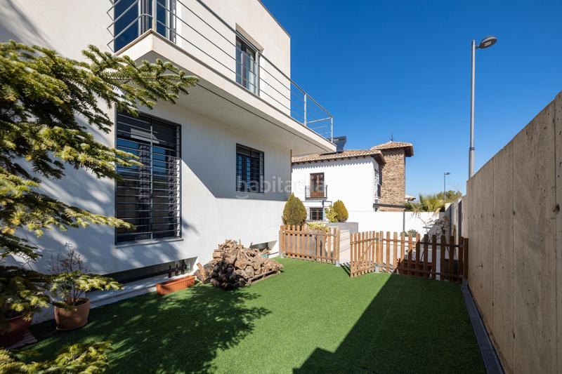 Foto 24237e5f-8b3c-496c-b688-e022dbe86153. House in calle charinas 4 in Altos de la Zubia Zubia (La)