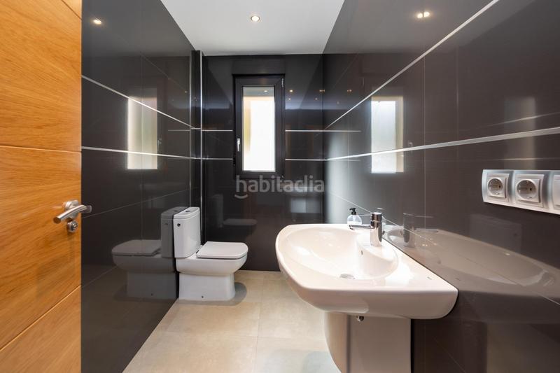 Foto 2537dfea-3907-4351-80c7-8f945d931508. House in calle charinas 4 in Altos de la Zubia Zubia (La)