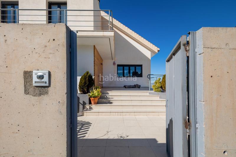 Foto 5b8e9503-86c2-448a-a3f0-05a095597bce. House in calle charinas 4 in Altos de la Zubia Zubia (La)