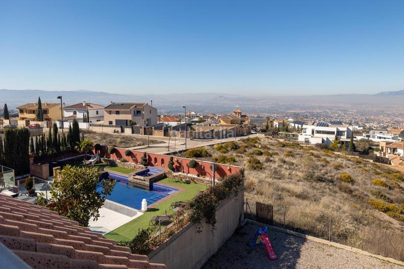 Foto 5dd8ba5a-d013-41a3-815f-16b034cf3d0e. House in calle charinas 4 in Altos de la Zubia Zubia (La)