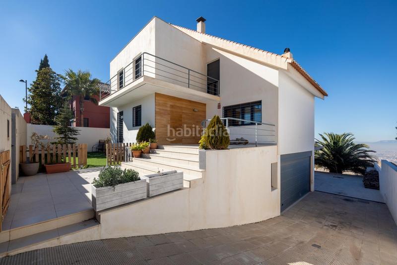 Foto 631e7d7b-73f6-4eaf-81aa-caf1ca68cdf4. House in calle charinas 4 in Altos de la Zubia Zubia (La)