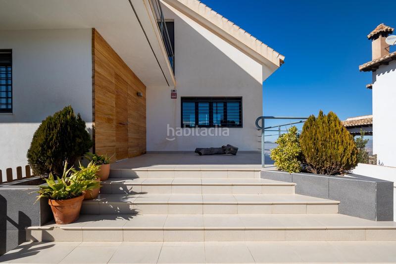 Foto 653c64df-3d87-4d87-aa53-bcc82784a2cd. House in calle charinas 4 in Altos de la Zubia Zubia (La)