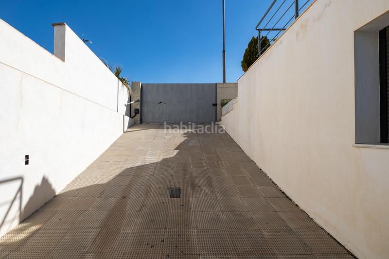 Foto 9d80e51c-dcb0-4dcc-9735-4a573b624d98. House in calle charinas 4 in Altos de la Zubia Zubia (La)