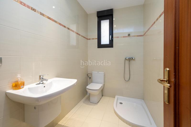 Foto e6d3db4e-ebb9-499a-a895-ad8fc5c63058. House in calle charinas 4 in Altos de la Zubia Zubia (La)