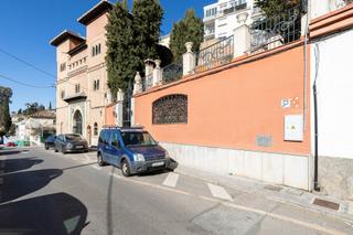 Maison à Paseo de las palmas 3. Casa en paseo de las palmas  familia o inversores