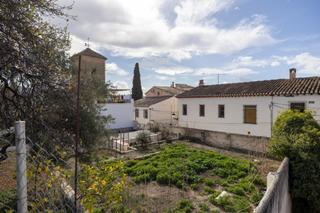 House in Carril de san miguel 4. Casa en planta baja con terreno en albaycín