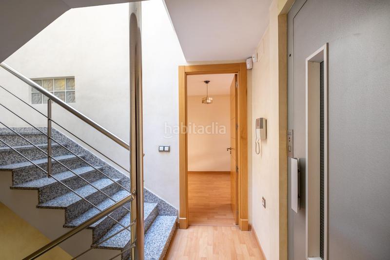 Foto 1dc6e9b3-9c8b-4fa5-94d0-a6e83f607d13. Casa en calle rejas de la virgen 28 casa exclusiva junto a acera del darro. pleno centro . seminueva y con ascensor propio en Granada