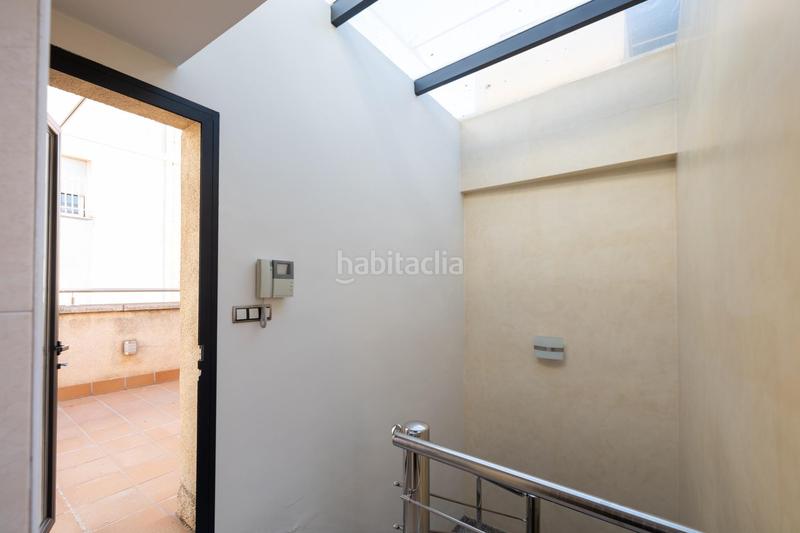 Foto 3bd0eb5e-95b8-47f3-ae4f-877e6af29e59. Casa en calle rejas de la virgen 28 casa exclusiva junto a acera del darro. pleno centro . seminueva y con ascensor propio en Granada