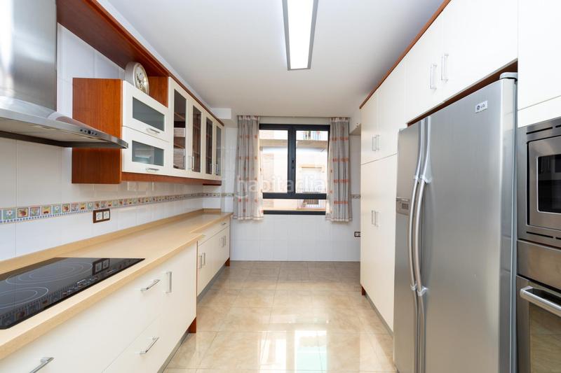 Foto 44bd9b2e-1ae8-4e58-835b-e82d00b83a19. Casa en calle rejas de la virgen 28 casa exclusiva junto a acera del darro. pleno centro . seminueva y con ascensor propio en Granada